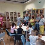 ПОДЕЉЕНЕ ЂАЧКЕ ТОРБЕ ПРВАЦИМА